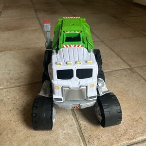 Matchbox garbage truck toy
